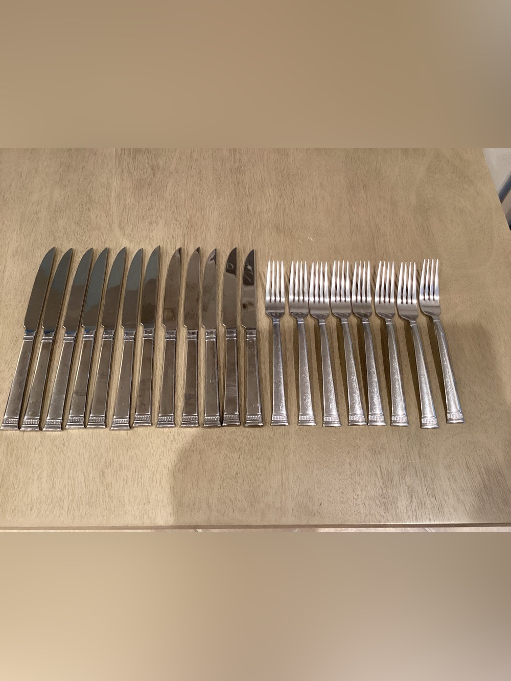 Reed & Barton WINTHROP Dinner Knifes (12) & Forks (8) Stainless Steel Flatware